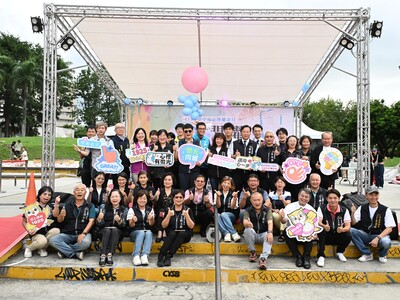 心理健康幸福城市-中山醫學大學心理學系參與台中市衛生局舉辦的心理健康月活動 給民眾動手也動腦圖片